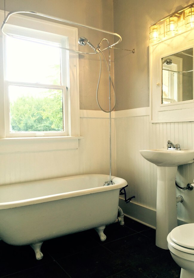 Photo - 930-932 NW 20th St