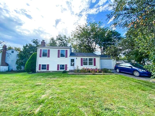 Building Photo - Beautifully Maintained 3 Bed 2 Bath Single... Rental