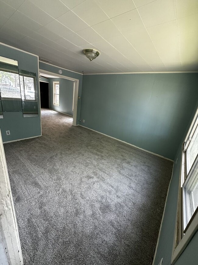 Photo - 4 Bed, 1 Bath - 2 Stall Garage - Single Family Home