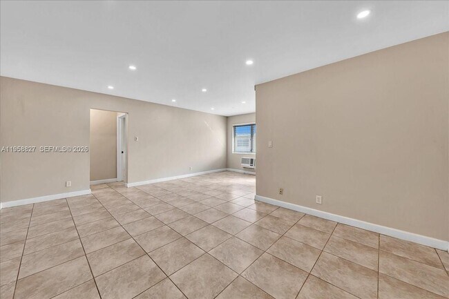 Photo - 707 S 19th Ave Unidad 9