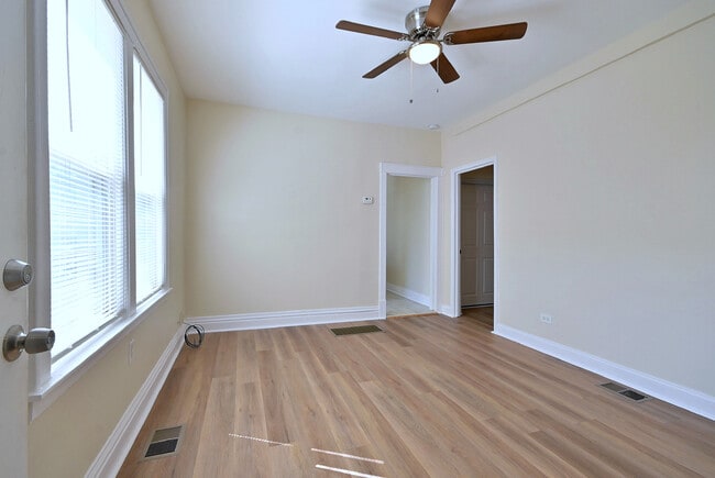 Photo - 8602 S Muskegon Ave Unidad 1R