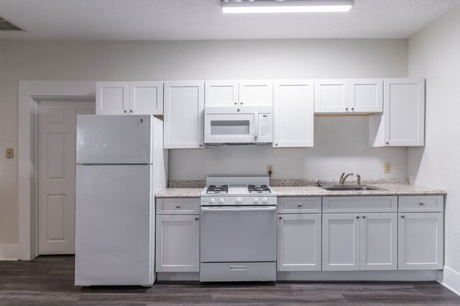 Photo - Renovated 1 Bedroom Apartment in Historic Colonial Building Unit 306 Unit 11-306