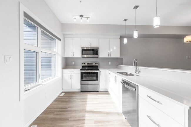 Photo - 1631 Hammond Cres NW Unit 03