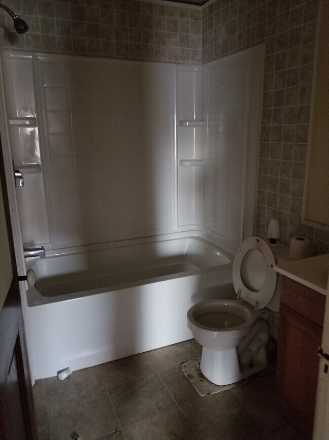 Photo - 625 Rhomberg Ave Unidad 4