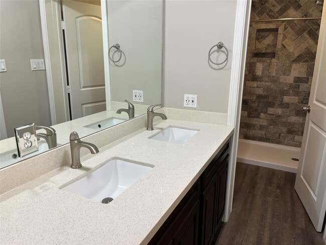 Photo - 304 S Shadowbend Dr