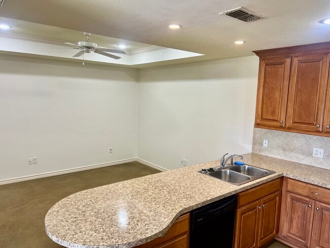 Photo - 202 Chestnut Dr Unit Duplex