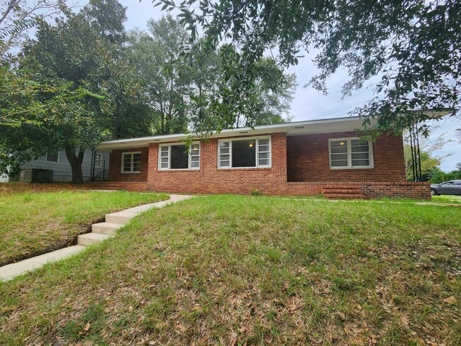 Building Photo - 2639 Willow St Unit B