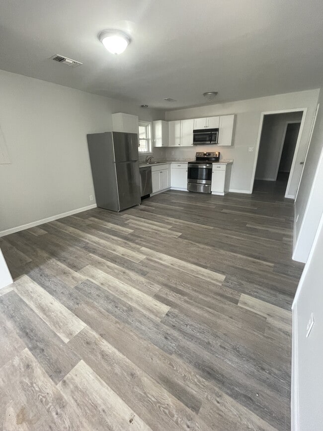 Photo - 424 Bell Ave