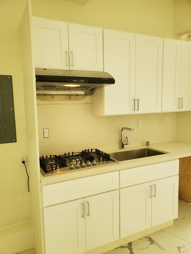 Kitchen - 4551 Butterfly Ridge Dr Unit B