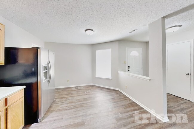 Photo - 746 Streamside Dr
