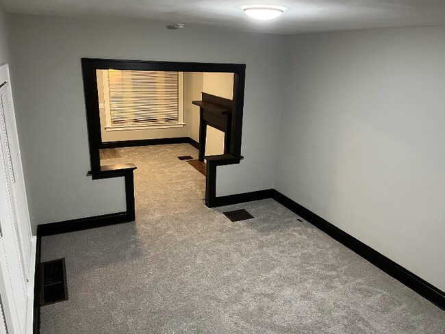 Photo - 221-223-223 S State St Unidad 221