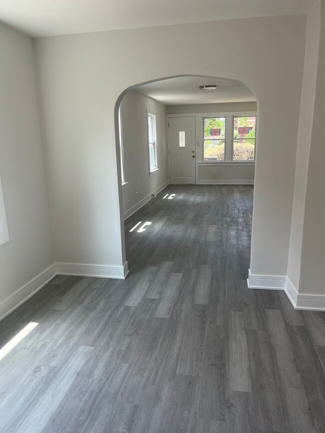 Photo - 13709 S School St