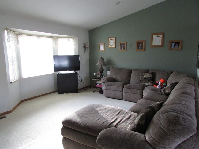 Photo - 3 BED | 2 BATH | AUBURN HILLS