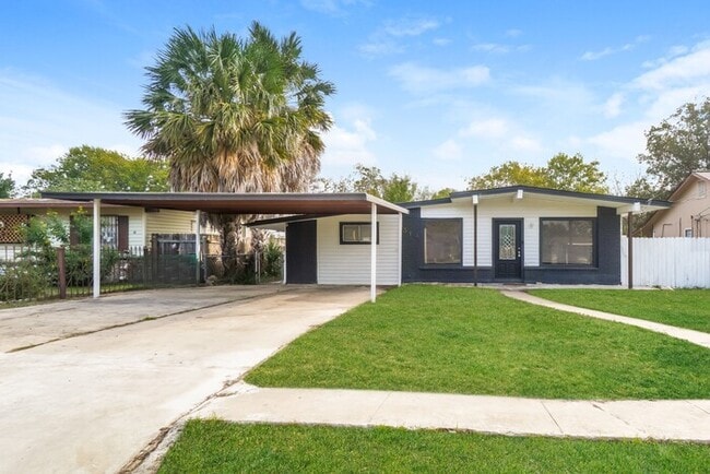 Building Photo - Comfortable 3 Bedrooms Home in San Antonio, TX