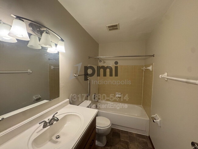 Photo - 90 Stornoway Dr W