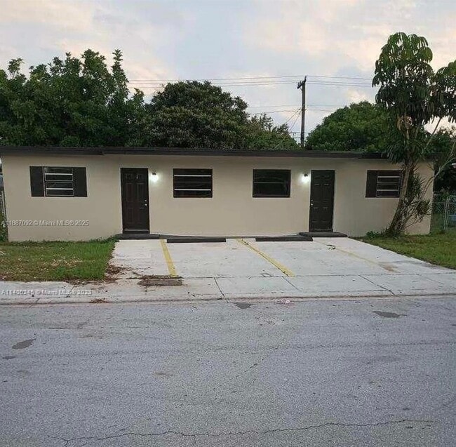 Building Photo - 10540 SW 172nd St Unit 1