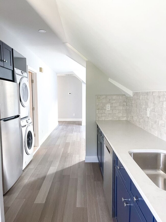 Photo - 236 Nicoll St Unit #3