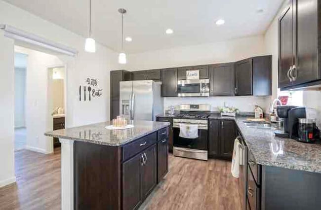 Photo - 1160 Colcester Ln