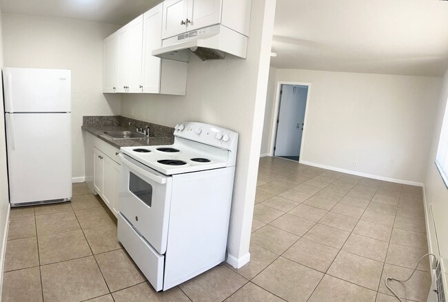 Photo - LARGE NEWLY RENOVATED APARTMENTS Unit 1540-34 - 2/1 - L