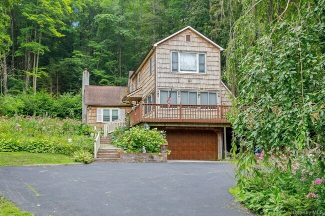 Photo - 934 Peekskill Hollow Rd