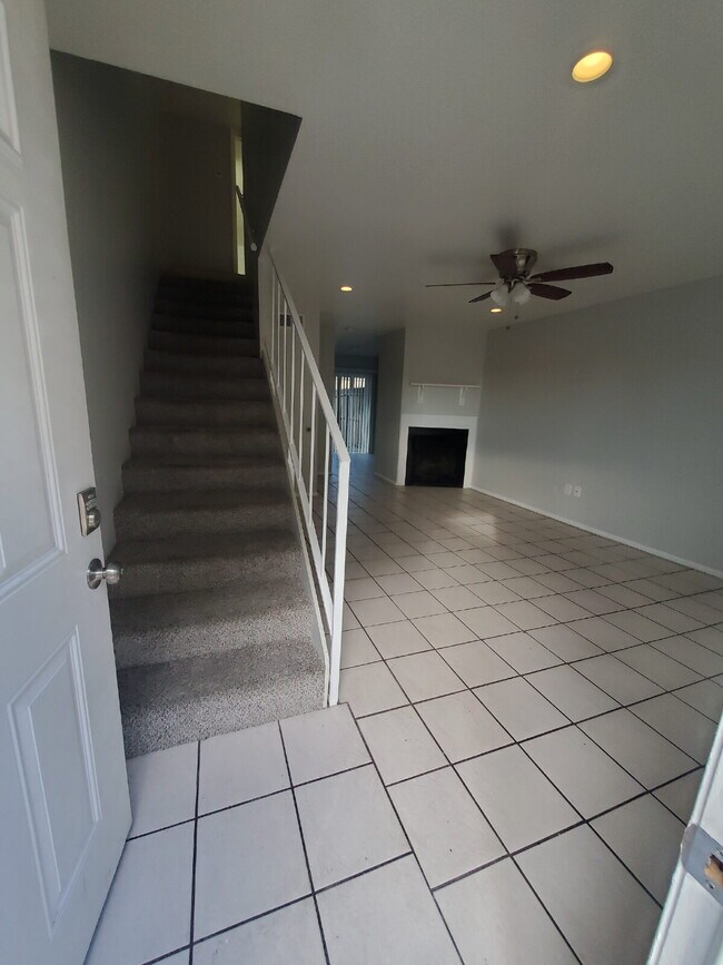 Photo - 2 Bed / 2 Bath – Updated – Pets Welcome – North Phoenix Unit #2