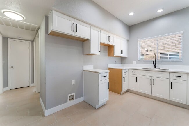Photo - 5689 E Lake Mead Blvd Unit 5689 E Lake Mead Blvd #2