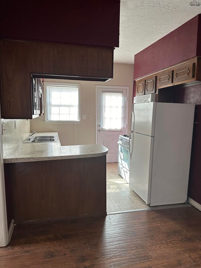 Photo - 2002 Jones St