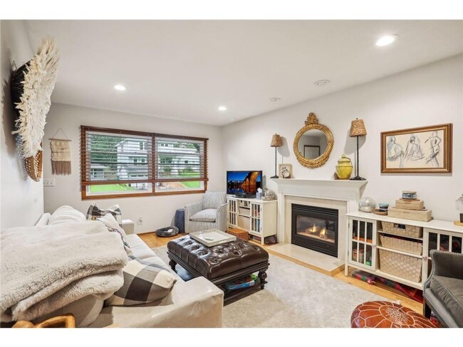 Photo - 4237 Ottawa Ave S