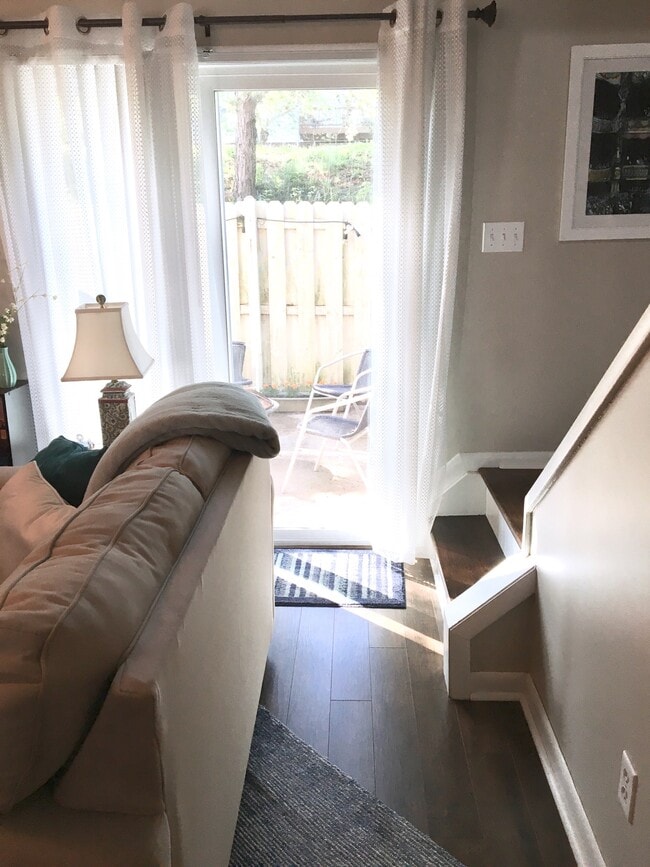Photo - 1472 Tenbury Dr