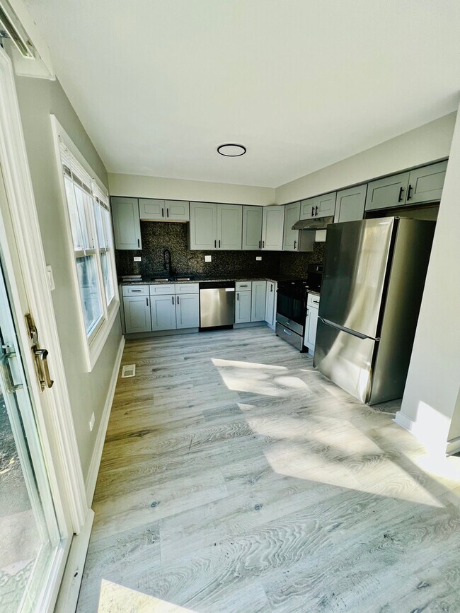 Photo - 2021 Farnham Ct