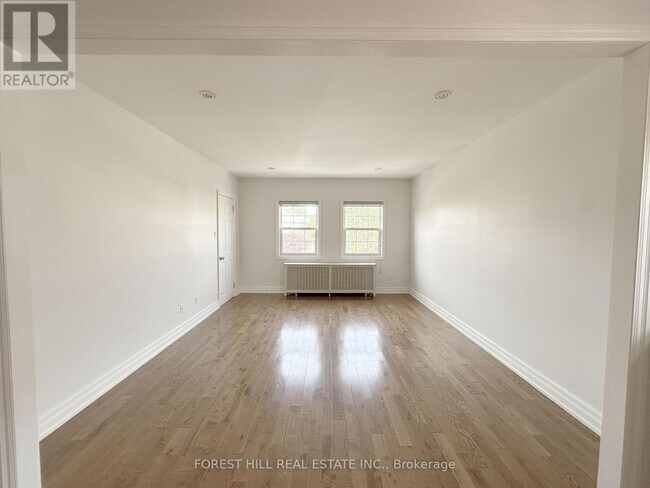 Photo - 1003 Avenue Rd Unit 2 (Upper)