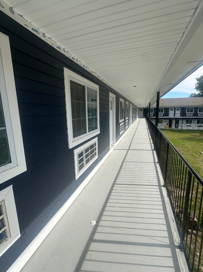 Photo - 1890 Broad St