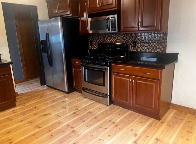 Photo - 106 8th St