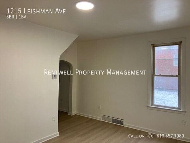 Photo - 1215 Leishman Ave