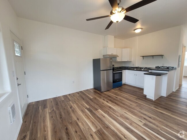 Building Photo - Charming 1 Bedroom 1 Bath W/Garage Parking Rental