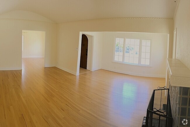 Building Photo - 325 S Berkeley Ave Unit Main House