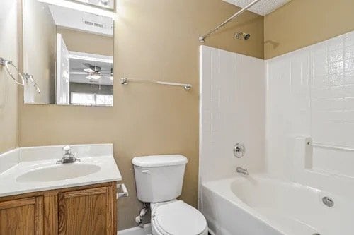 Photo - 848 Anchor Way NE
