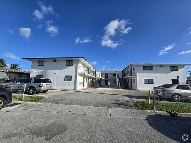 Building Photo - 120 W 10th St Unit 14 Rental