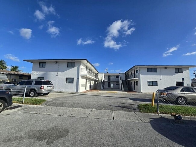 Building Photo - 120 W 10th St Unit 14 Rental