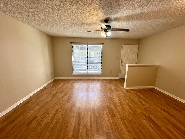 Photo - 5233J Butter Creek Ln Unidad J-2