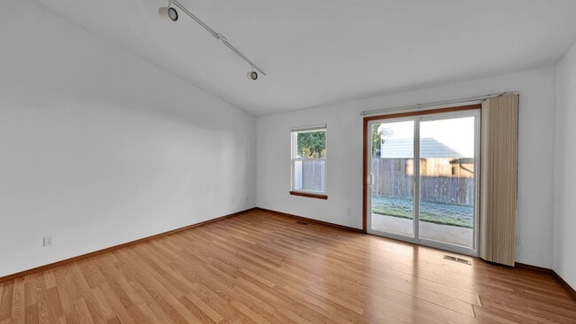 Photo - 3 Bed 2 Bath - One Story - Pet Friendly - Groups - NAS Whidbey
