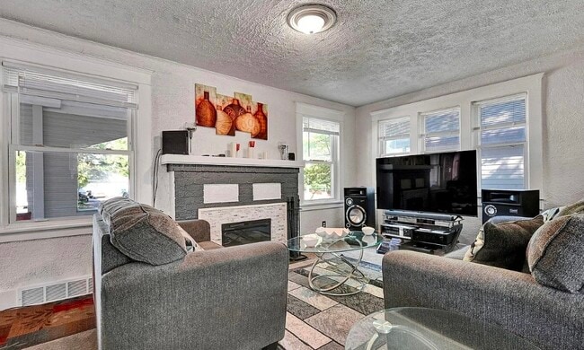 Photo - 1408 E Oakland Ave