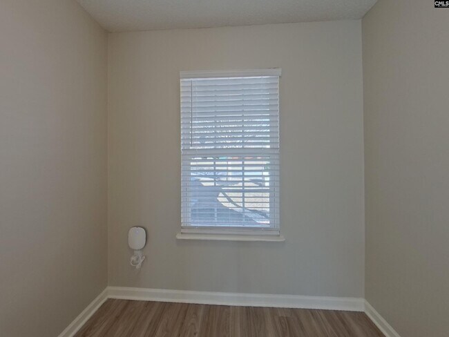 Photo - 349 Denman Loop