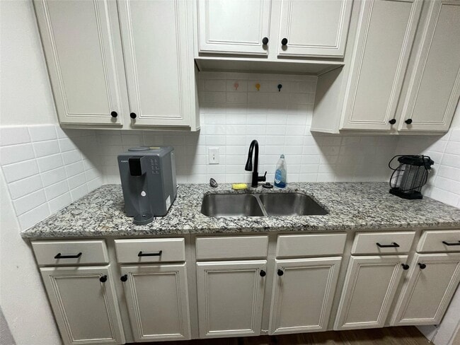 Photo - 411 Guyer St