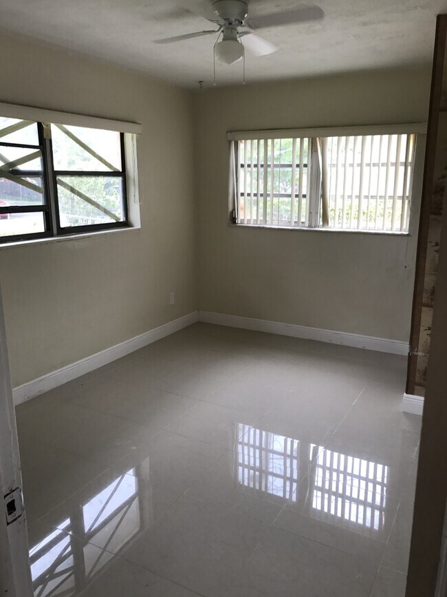 Photo - Nice 5-2 house in Dania