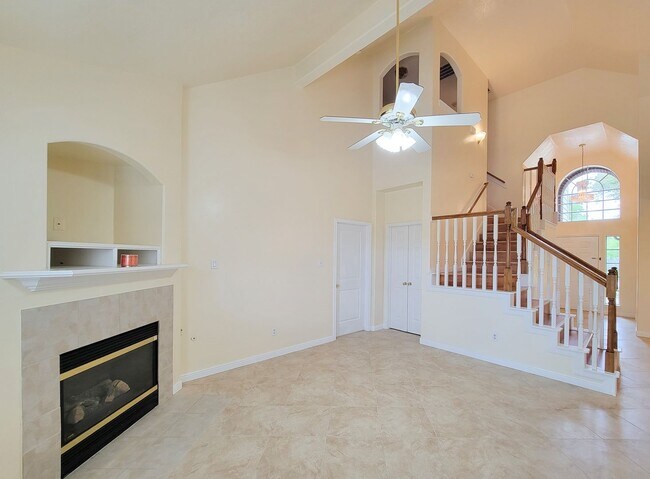 Photo - NICE CLEAN HOME. FORMAL LIVING DINING , DEN, BIG KITCHEN WITH BRAKFAST ROOM. TILE FLOOR IN KITCHE...