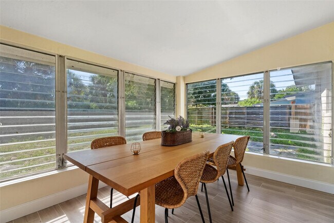 Photo - 20 NE 17th Ave