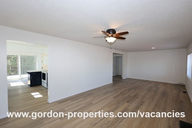 Photo - Saint Helens OR - upstairs flat 2 bedroom ...