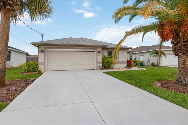 Building Photo - Nestled in the picturesque community of Rotonda Lakes!