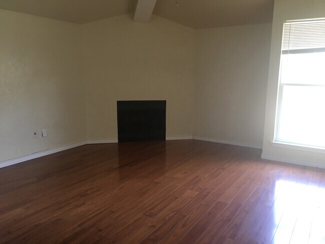 Photo - Cute 3/2 Duplex